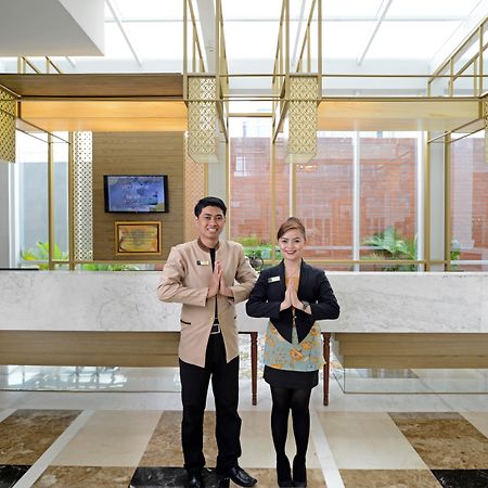 La Lisa Hotel Surabaya Exteriör bild