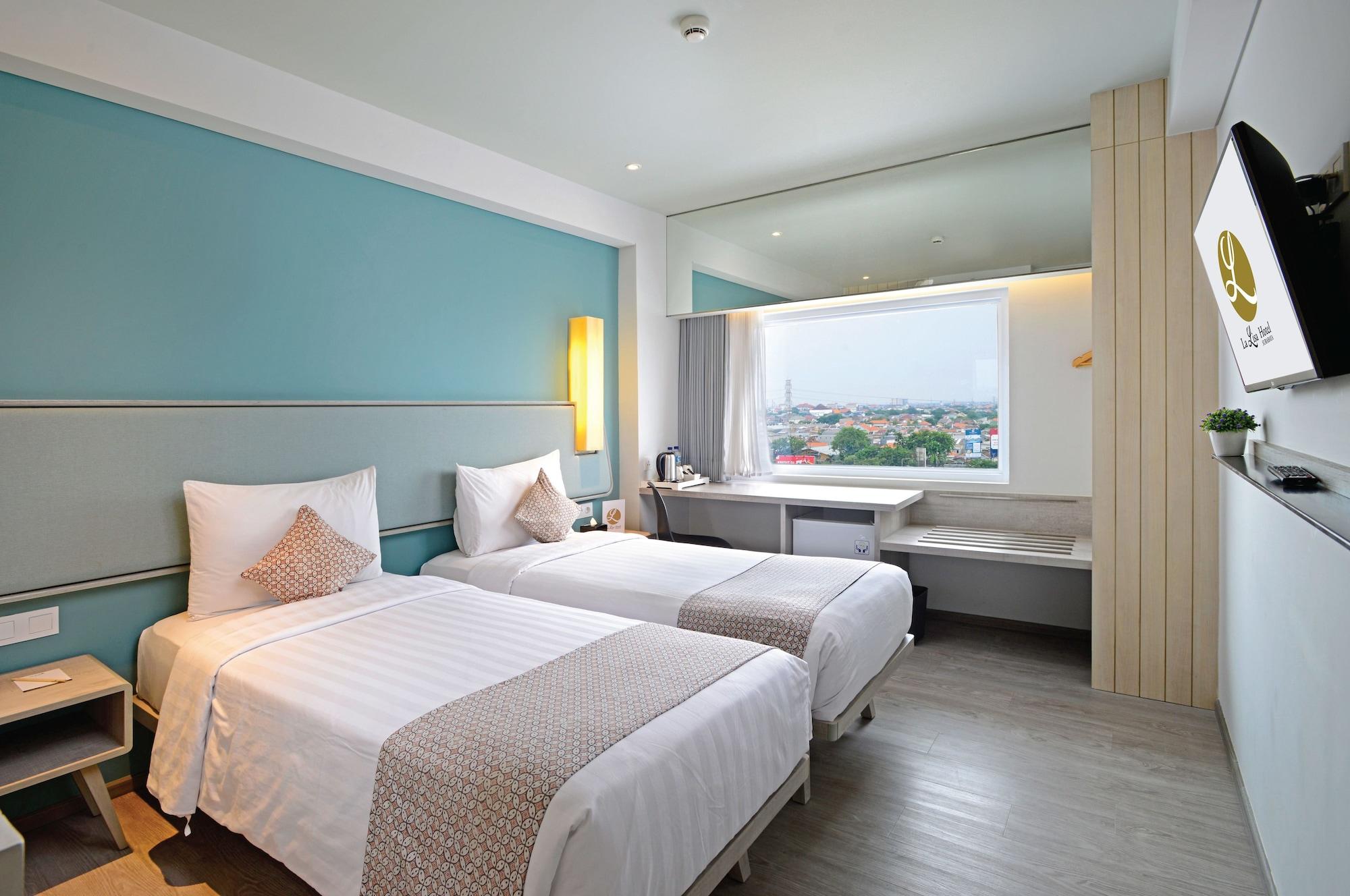 La Lisa Hotel Surabaya Exteriör bild