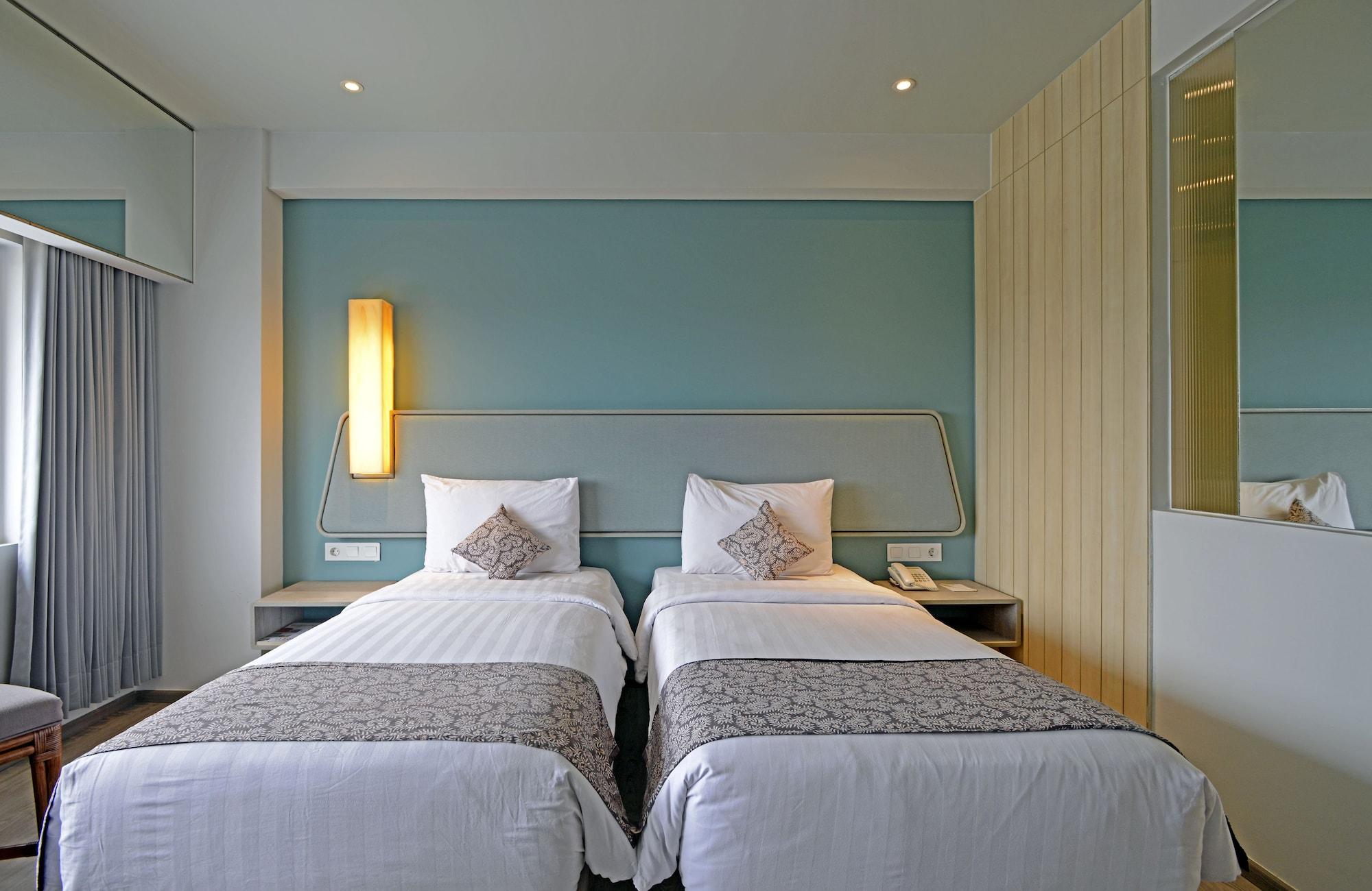 La Lisa Hotel Surabaya Exteriör bild