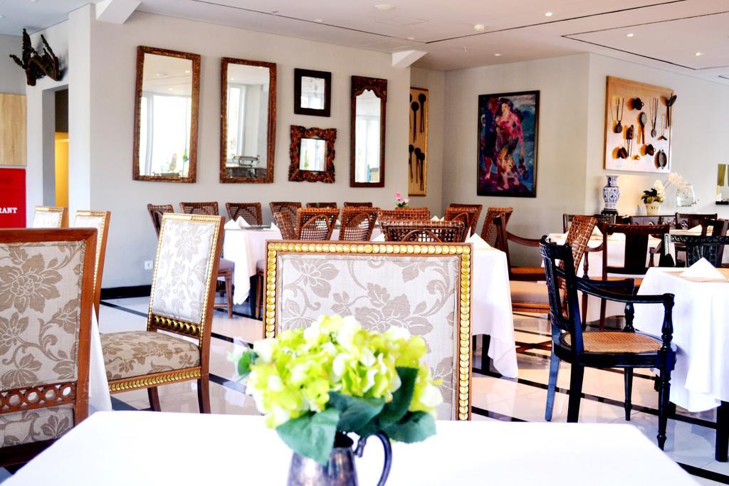 La Lisa Hotel Surabaya Exteriör bild