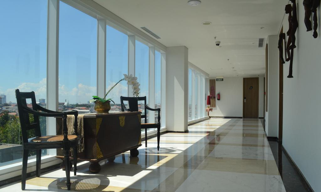 La Lisa Hotel Surabaya Exteriör bild