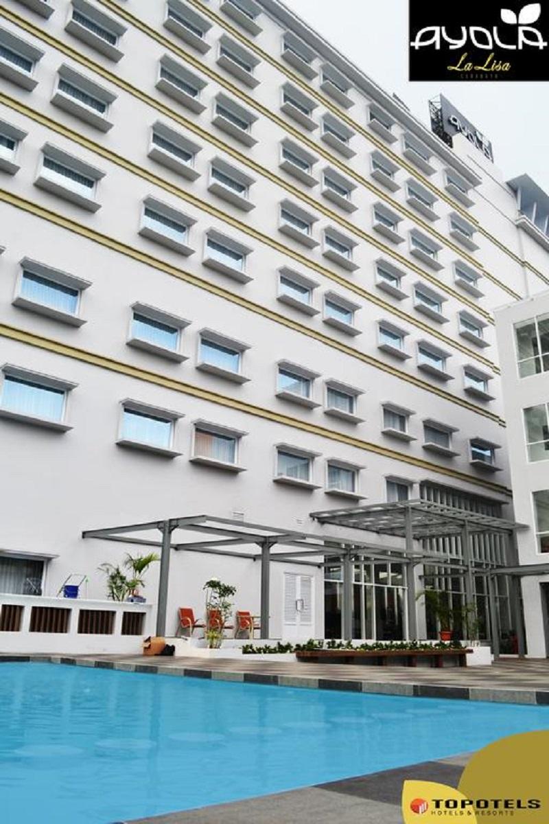 La Lisa Hotel Surabaya Exteriör bild