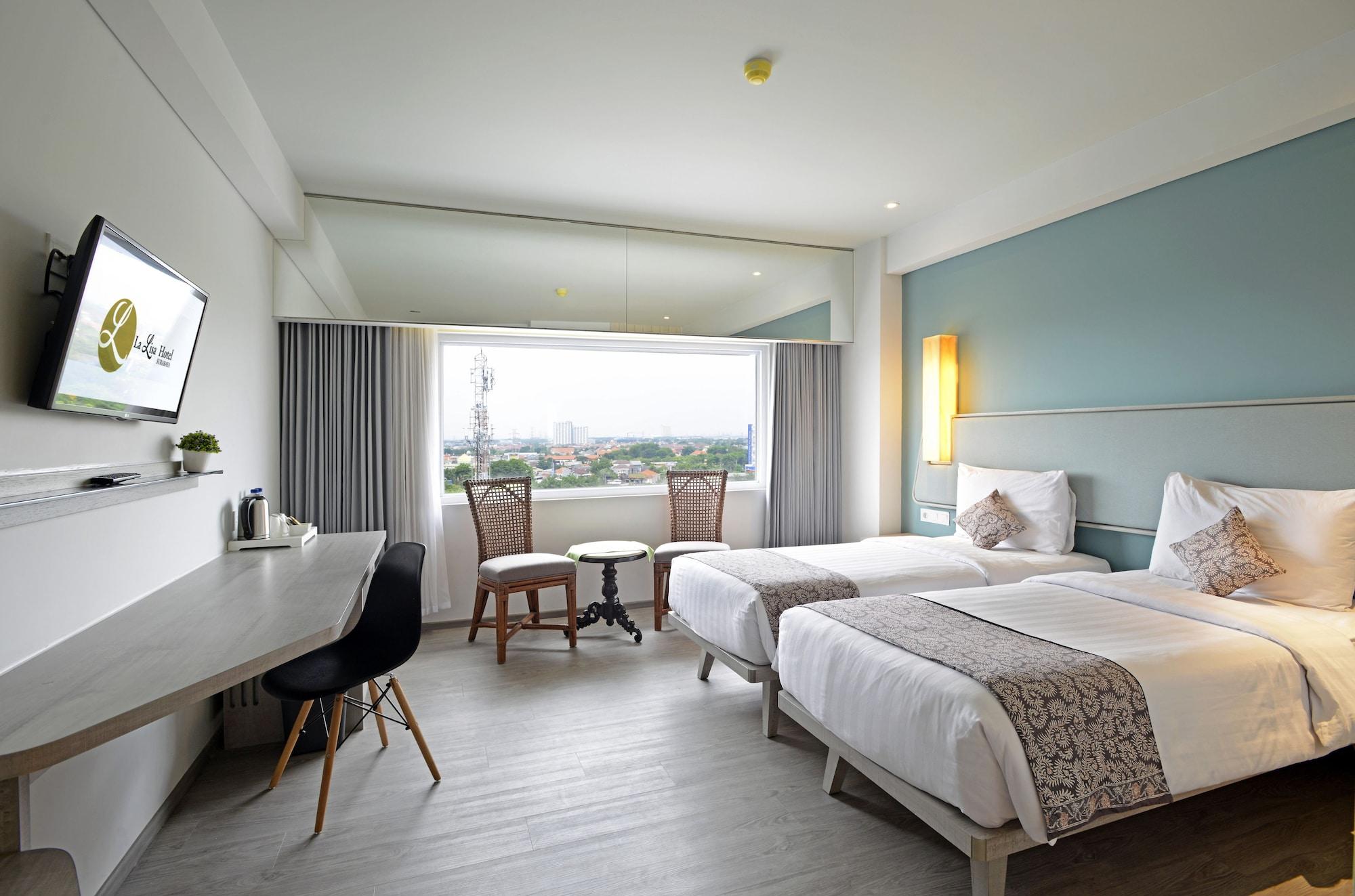 La Lisa Hotel Surabaya Exteriör bild