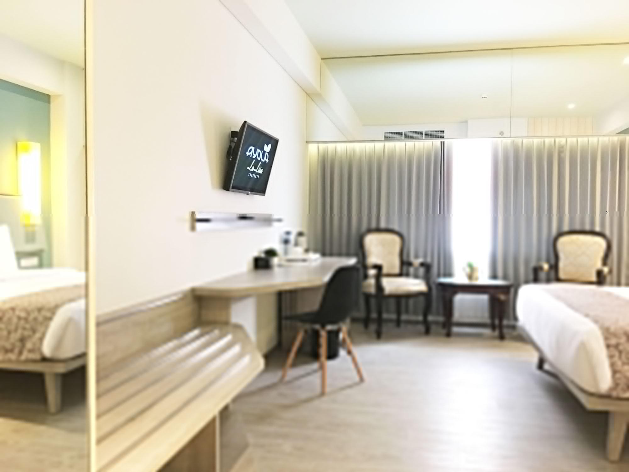 La Lisa Hotel Surabaya Exteriör bild