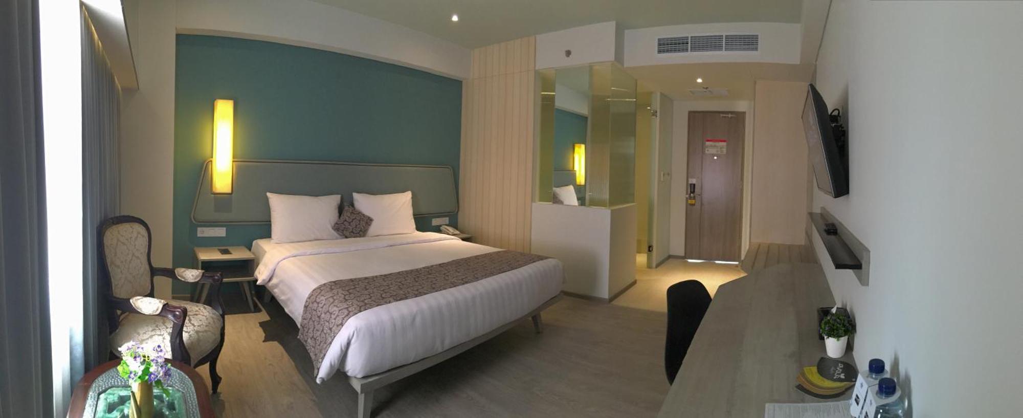 La Lisa Hotel Surabaya Exteriör bild