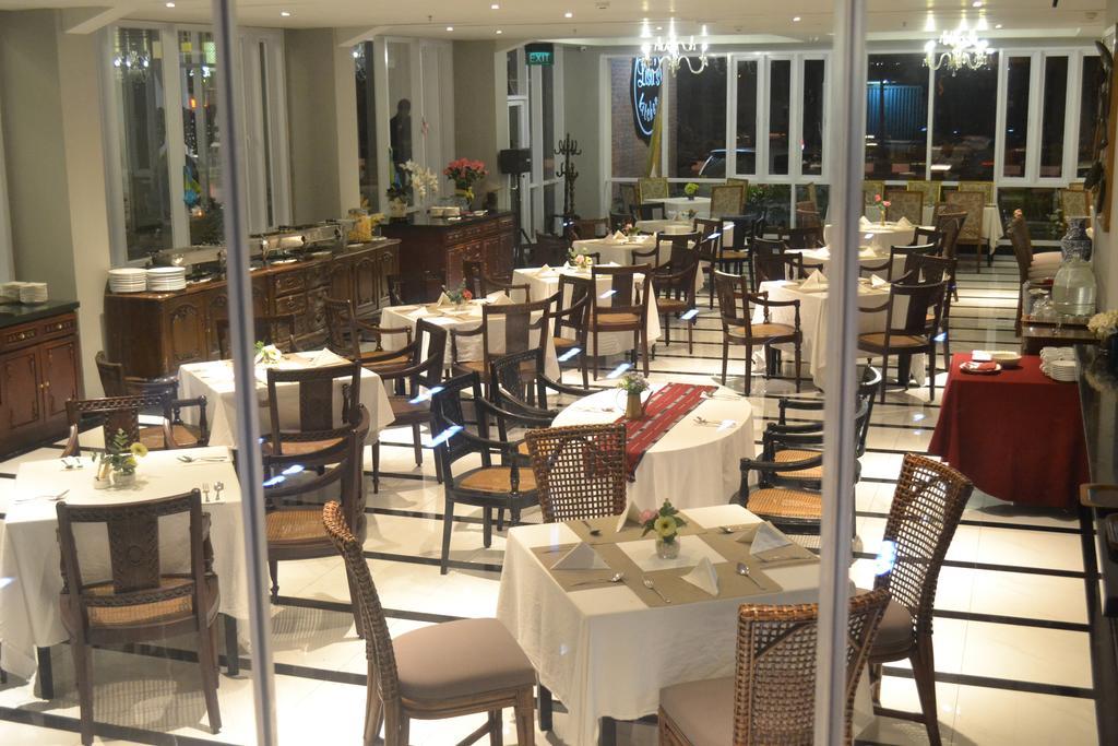 La Lisa Hotel Surabaya Exteriör bild