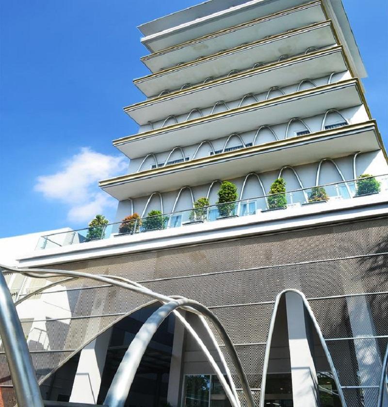 La Lisa Hotel Surabaya Exteriör bild