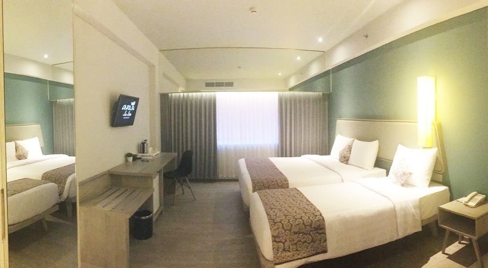 La Lisa Hotel Surabaya Exteriör bild