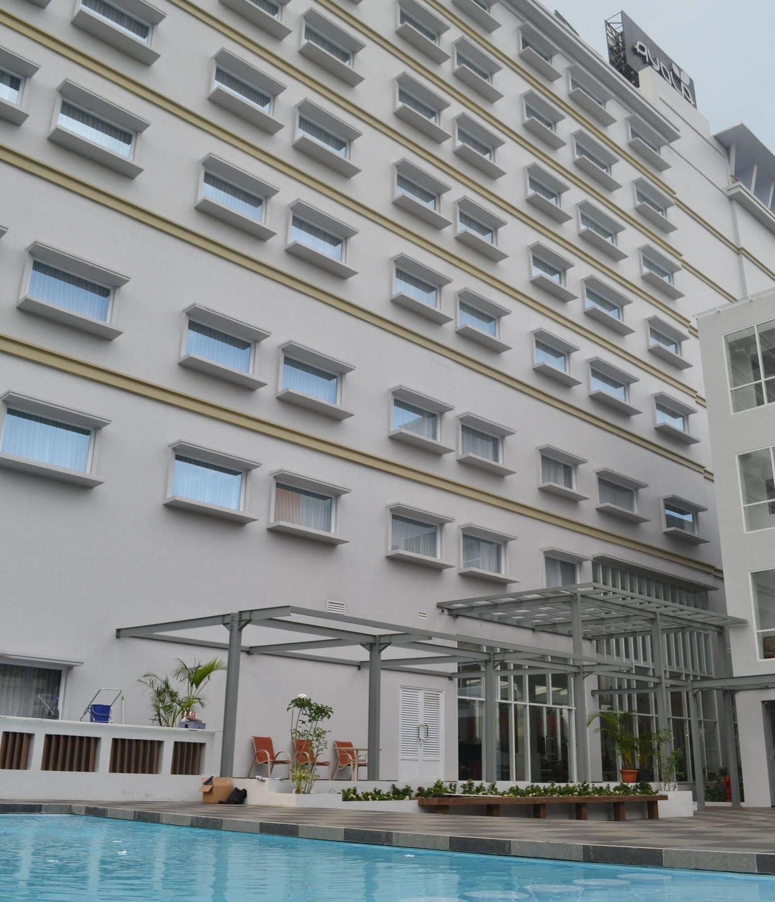 La Lisa Hotel Surabaya Exteriör bild