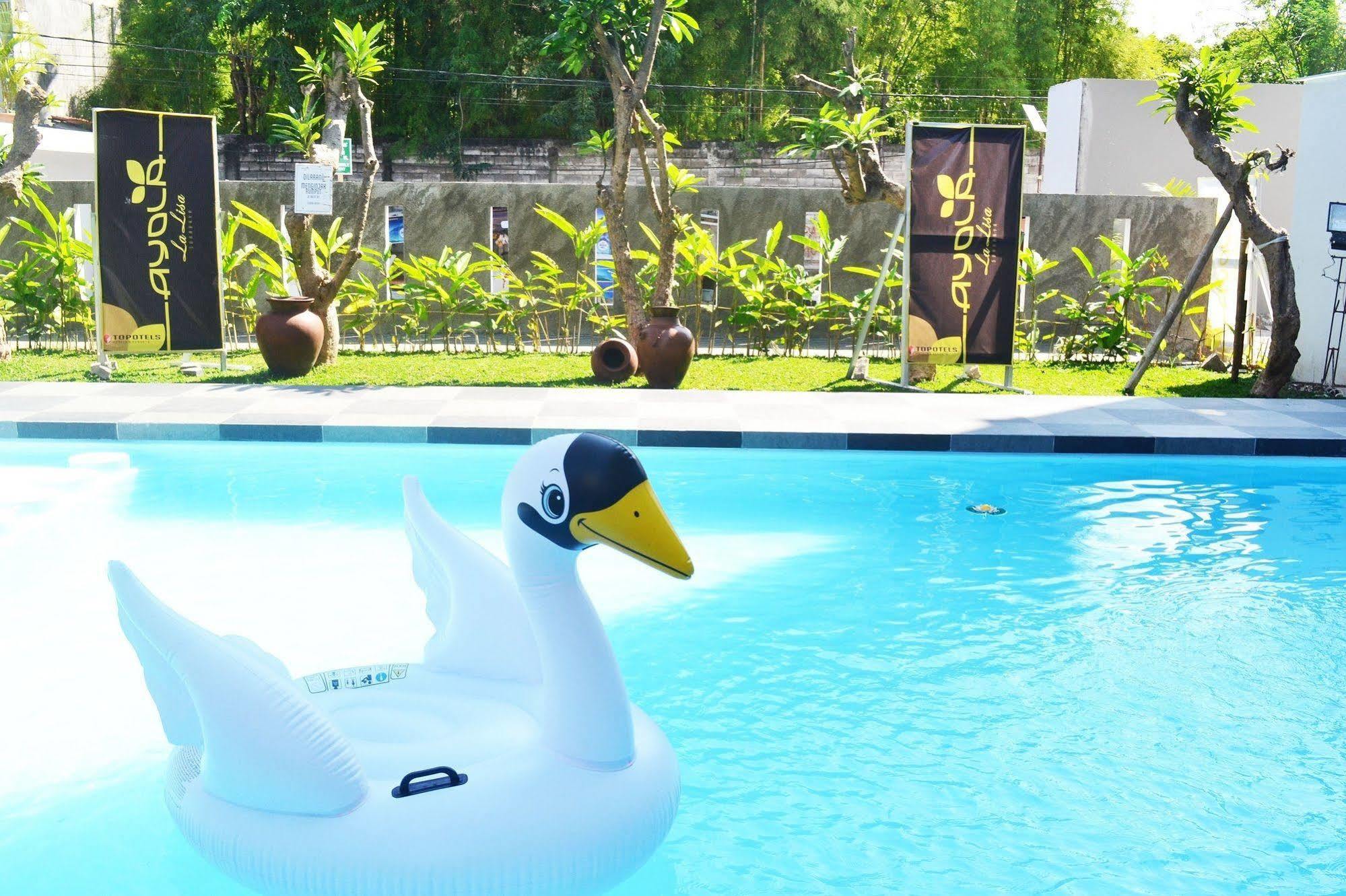 La Lisa Hotel Surabaya Exteriör bild
