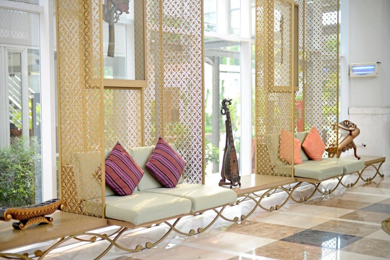 La Lisa Hotel Surabaya Exteriör bild