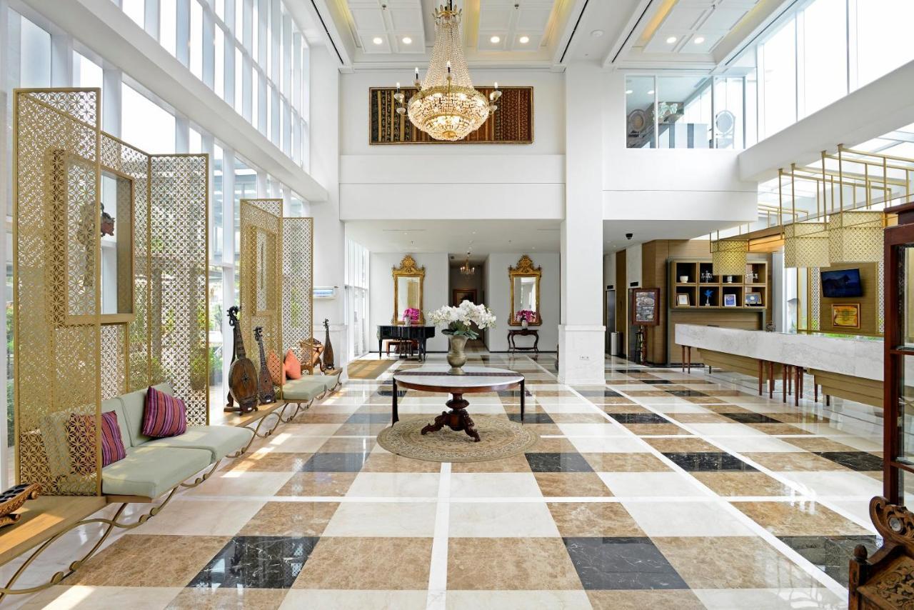 La Lisa Hotel Surabaya Exteriör bild
